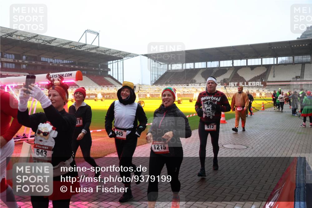 07.12.2025 - St. Pauli X-Mass-Run No. 15 Luisa Fischer http://msf.ph/oto/9379199 07.12.2025 10:06:13 Ziel 15, 543, 01, 945, 1215, 512, 123, 2, 3, 54, 123, 148, 180, 363, 385, 424, 468, 512, 543, 668, 676, 805, 834, 945, 950, 1121, 1215, 1222, 1316, 1374, 1481, 1661, 1761, 1788, 1789, 1791, 2756, 2757, 2894, 2968, 3093, 3172, 3196, 3231, 3386, 3812, 3814, 3857, 3859, 3877, 4036, 4194, 4195, 4235, 4236, 4237, 4246, 4251, 4552, 4555, 4556, 4558, 4559, 4560 meine-sportfotos.de