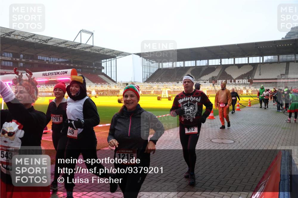 07.12.2025 - St. Pauli X-Mass-Run No. 15 Luisa Fischer http://msf.ph/oto/9379201 07.12.2025 10:06:14 Ziel 15, 543, 1701, 945, 15, 1215, 123, 512, 2, 3, 54, 123, 148, 180, 363, 385, 424, 468, 512, 543, 668, 676, 805, 834, 945, 950, 1121, 1215, 1222, 1316, 1374, 1661, 1788, 1789, 1791, 2756, 2757, 2894, 2968, 3093, 3172, 3196, 3231, 3386, 3812, 3814, 3857, 3859, 3877, 4036, 4194, 4195, 4235, 4236, 4237, 4246, 4251, 4552, 4555, 4556, 4558, 4559, 4560 meine-sportfotos.de