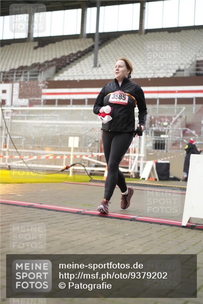 07.12.2025 - St. Pauli X-Mass-Run No. 15 Patografie http://msf.ph/oto/9379202 07.12.2025 10:12:28 Ziel 1070, 1072, 1074, 1077, 2758, 2760, 2770, 3585 meine-sportfotos.de