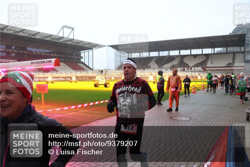 07.12.2025 - St. Pauli X-Mass-Run No. 15 Luisa Fischer http://msf.ph/oto/9379207 07.12.2025 10:06:14 Ziel 123, 12, 2, 3, 54, 123, 148, 180, 363, 385, 424, 468, 512, 543, 668, 676, 805, 834, 945, 950, 1121, 1215, 1222, 1316, 1374, 1661, 1788, 1789, 1791, 2756, 2757, 2894, 2968, 3093, 3172, 3196, 3231, 3386, 3812, 3814, 3857, 3859, 3877, 4036, 4194, 4195, 4235, 4236, 4237, 4246, 4251, 4552, 4555, 4556, 4558, 4559, 4560 meine-sportfotos.de
