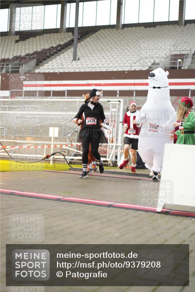 07.12.2025 - St. Pauli X-Mass-Run No. 15 Patografie http://msf.ph/oto/9379208 07.12.2025 10:12:35 Ziel 9, 18, 2758, 2760, 2770, 3040, 3428, 3514, 3551, 3557, 3585, 3799, 3834, 3836 meine-sportfotos.de