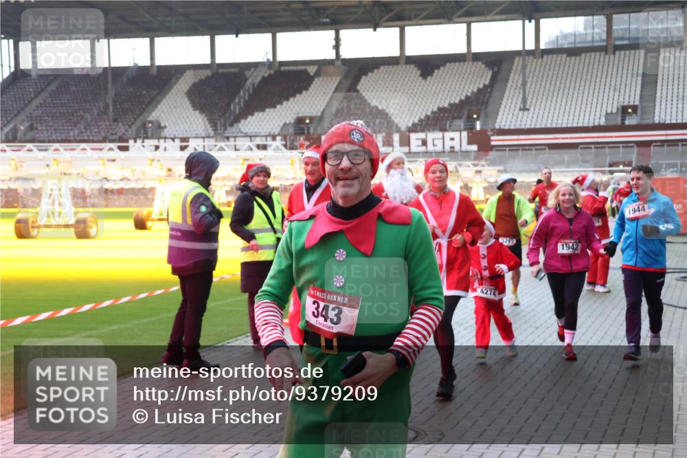 07.12.2025 - St. Pauli X-Mass-Run No. 15 Luisa Fischer http://msf.ph/oto/9379209 07.12.2025 10:32:41 Ziel 15, 343, 4274, 61207, 1942, 1944, 456, 651, 750, 752, 1942, 1944, 2342, 2343, 2345, 2352, 2418, 3267, 3716, 3806, 3808, 3969, 4039, 4274, 4275, 4467, 4484, 4495, 4504 meine-sportfotos.de