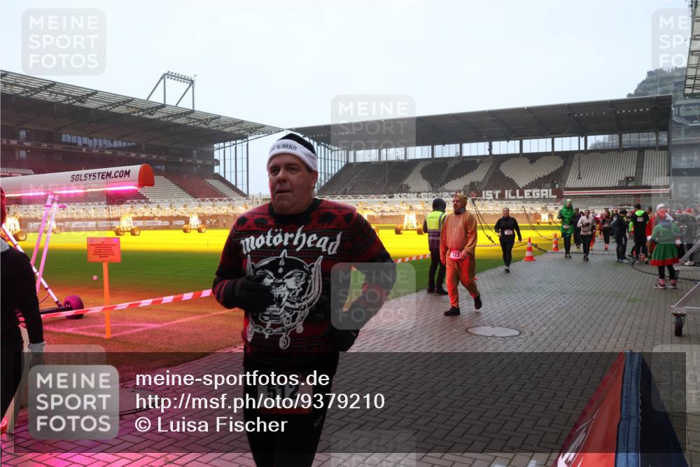 07.12.2025 - St. Pauli X-Mass-Run No. 15 Luisa Fischer http://msf.ph/oto/9379210 07.12.2025 10:06:15 Ziel 5, 512, 2, 3, 54, 123, 148, 180, 363, 385, 424, 468, 512, 543, 668, 676, 805, 834, 945, 950, 1121, 1215, 1222, 1316, 1374, 1661, 1788, 1789, 1791, 2756, 2757, 2894, 2968, 3093, 3172, 3196, 3231, 3386, 3812, 3814, 3857, 3859, 3877, 4036, 4194, 4195, 4235, 4236, 4237, 4246, 4251, 4552, 4555, 4556, 4558, 4559, 4560 meine-sportfotos.de