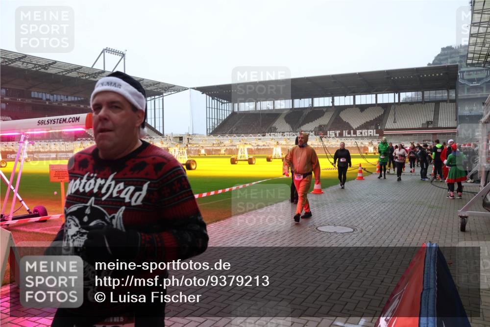 07.12.2025 - St. Pauli X-Mass-Run No. 15 Luisa Fischer http://msf.ph/oto/9379213 07.12.2025 10:06:15 Ziel 123, 15, 2, 3, 54, 123, 148, 180, 363, 385, 424, 468, 512, 543, 668, 676, 805, 834, 945, 950, 1121, 1215, 1222, 1316, 1374, 1661, 1788, 1789, 1791, 2756, 2757, 2894, 2968, 3093, 3172, 3196, 3231, 3386, 3812, 3814, 3857, 3859, 3877, 4036, 4194, 4195, 4235, 4236, 4237, 4246, 4251, 4552, 4555, 4556, 4558, 4559, 4560 meine-sportfotos.de