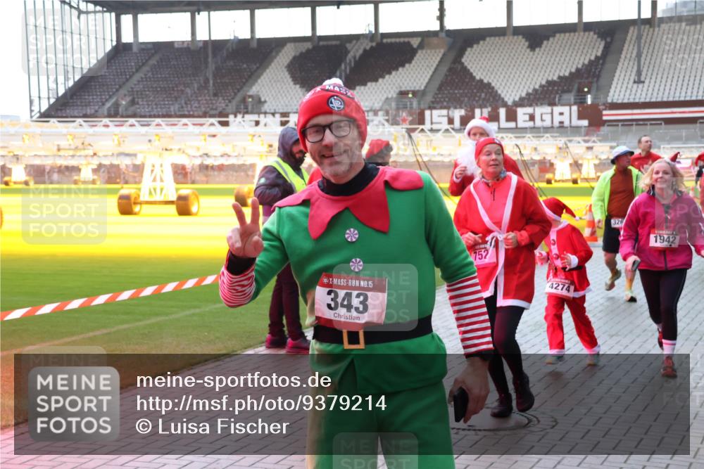 07.12.2025 - St. Pauli X-Mass-Run No. 15 Luisa Fischer http://msf.ph/oto/9379214 07.12.2025 10:32:42 Ziel 15, 343, 752, 4274, 326, 1942, 456, 651, 750, 752, 1942, 1944, 2342, 2343, 2345, 2418, 3267, 3716, 3806, 3808, 3969, 4039, 4274, 4275, 4467, 4484, 4495, 4504 meine-sportfotos.de