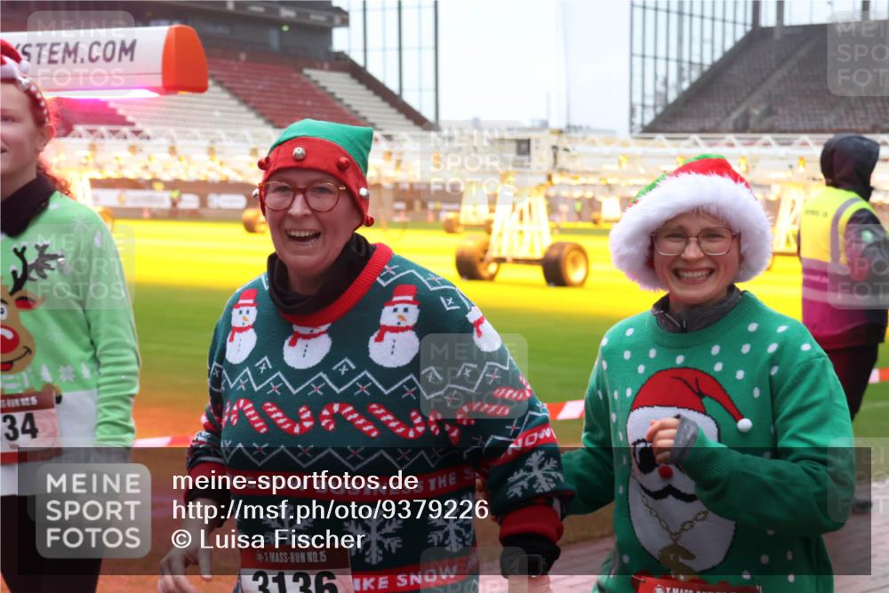 07.12.2025 - St. Pauli X-Mass-Run No. 15 Luisa Fischer http://msf.ph/oto/9379226 07.12.2025 11:11:09 Ziel 5, 34, 15, 3136, 29, 30, 31, 42, 48, 49, 53, 122, 134, 660, 667, 669, 745, 980, 1064, 1066, 1298, 1299, 1380, 1398, 1400, 1402, 1584, 1626, 1692, 1694, 1697, 1739, 1740, 2371, 2616, 3124, 3136, 4574 meine-sportfotos.de
