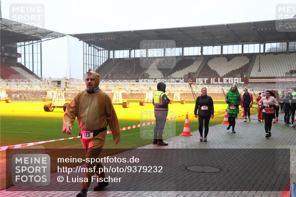 07.12.2025 - St. Pauli X-Mass-Run No. 15 Luisa Fischer http://msf.ph/oto/9379232 07.12.2025 10:06:17 Ziel 123, 54, 1791, 4553, 2, 3, 54, 123, 127, 148, 180, 363, 385, 424, 468, 512, 543, 668, 676, 805, 834, 945, 950, 967, 969, 1215, 1222, 1316, 1374, 1788, 1789, 1791, 2756, 2757, 2894, 2968, 3093, 3172, 3196, 3231, 3386, 3812, 3814, 3857, 3859, 3877, 4194, 4195, 4235, 4236, 4237, 4246, 4251, 4552, 4555, 4556, 4558, 4559, 4560 meine-sportfotos.de