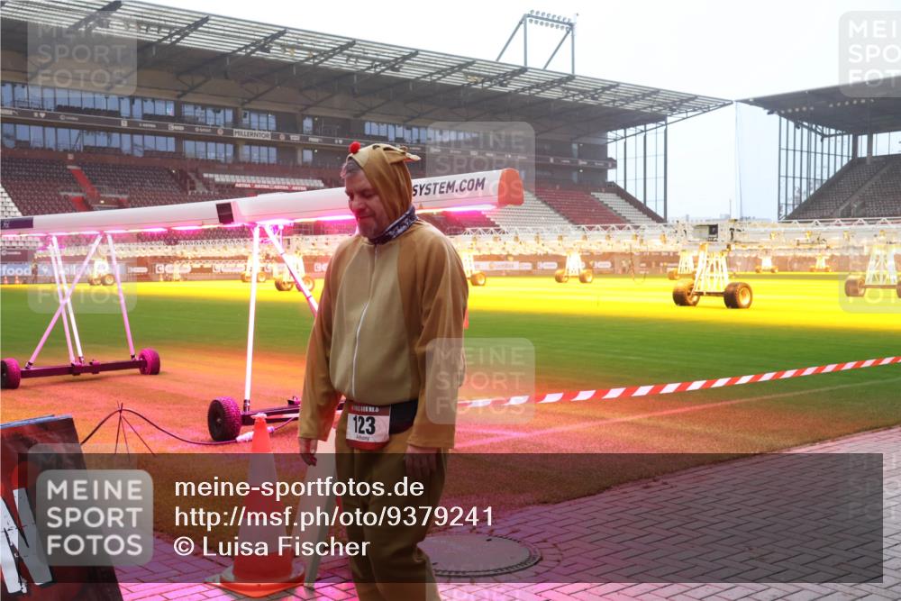 07.12.2025 - St. Pauli X-Mass-Run No. 15 Luisa Fischer http://msf.ph/oto/9379241 07.12.2025 10:06:19 Ziel 123, 2, 3, 54, 123, 127, 148, 180, 363, 385, 424, 468, 512, 676, 805, 834, 893, 945, 967, 969, 1215, 1222, 1316, 1374, 1788, 1789, 1791, 2756, 2757, 2894, 2968, 3093, 3172, 3196, 3231, 3812, 3814, 3857, 3859, 3877, 4194, 4195, 4235, 4236, 4237, 4246, 4251, 4552, 4555, 4556, 4558, 4559, 4560, 4670, 4676 meine-sportfotos.de