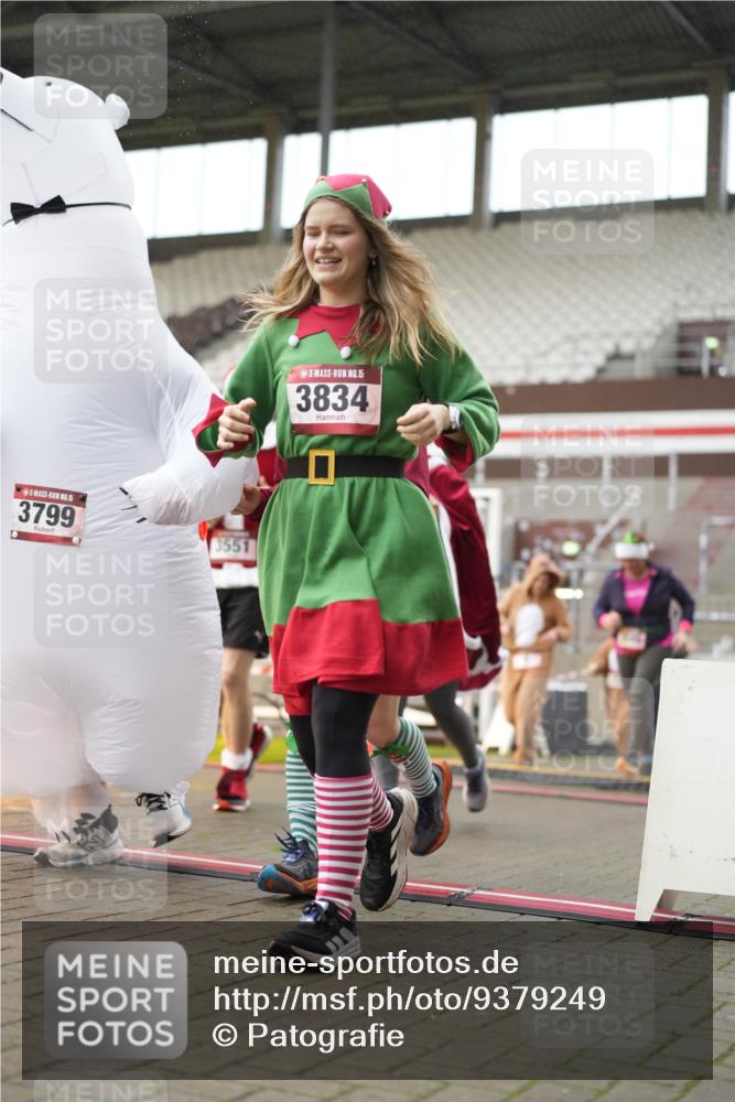 07.12.2025 - St. Pauli X-Mass-Run No. 15 Patografie http://msf.ph/oto/9379249 07.12.2025 10:12:37 Ziel 9, 18, 2758, 2760, 2770, 3040, 3428, 3514, 3551, 3557, 3585, 3799, 3834, 3836 meine-sportfotos.de