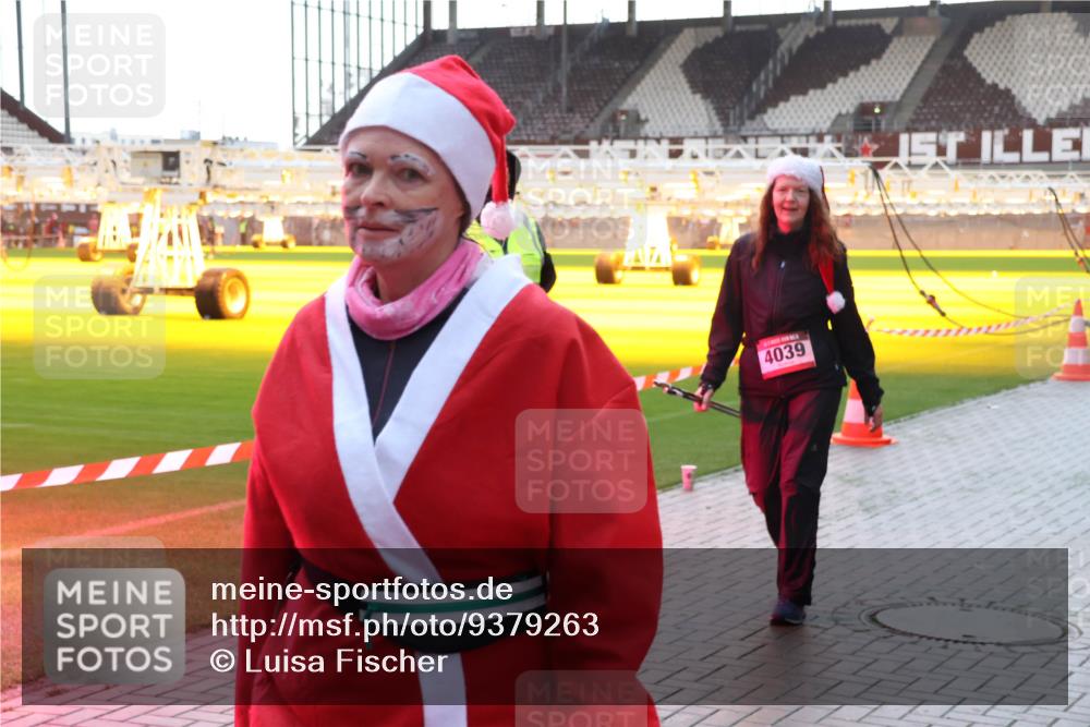07.12.2025 - St. Pauli X-Mass-Run No. 15 Luisa Fischer http://msf.ph/oto/9379263 07.12.2025 10:33:00 Ziel 4039, 456, 651, 1942, 1944, 4039, 4274, 4275, 4758 meine-sportfotos.de