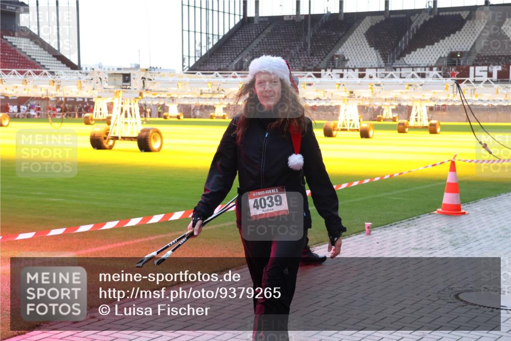 07.12.2025 - St. Pauli X-Mass-Run No. 15 Luisa Fischer http://msf.ph/oto/9379265 07.12.2025 10:33:02 Ziel 15, 4039, 456, 651, 1942, 1944, 4039, 4274, 4275, 4758 meine-sportfotos.de