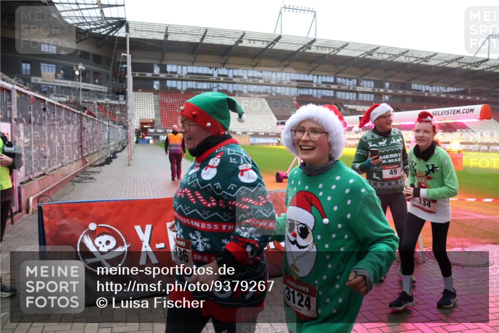07.12.2025 - St. Pauli X-Mass-Run No. 15 Luisa Fischer http://msf.ph/oto/9379267 07.12.2025 11:11:10 Ziel 232, 136, 0, 5, 3124, 49, 134, 29, 30, 31, 42, 48, 49, 53, 122, 134, 660, 667, 669, 745, 980, 1064, 1066, 1298, 1299, 1380, 1398, 1400, 1402, 1584, 1626, 1692, 1694, 1697, 1739, 1740, 2371, 2616, 3124, 3136, 4574 meine-sportfotos.de