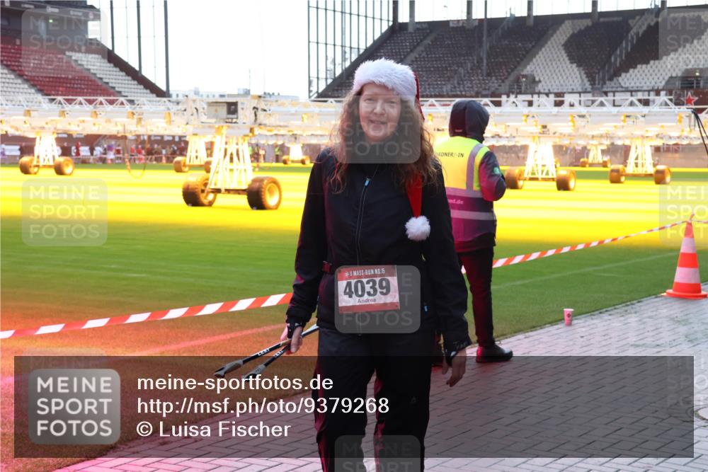 07.12.2025 - St. Pauli X-Mass-Run No. 15 Luisa Fischer http://msf.ph/oto/9379268 07.12.2025 10:33:02 Ziel 15, 4039, 456, 651, 1942, 1944, 4039, 4274, 4275, 4758 meine-sportfotos.de