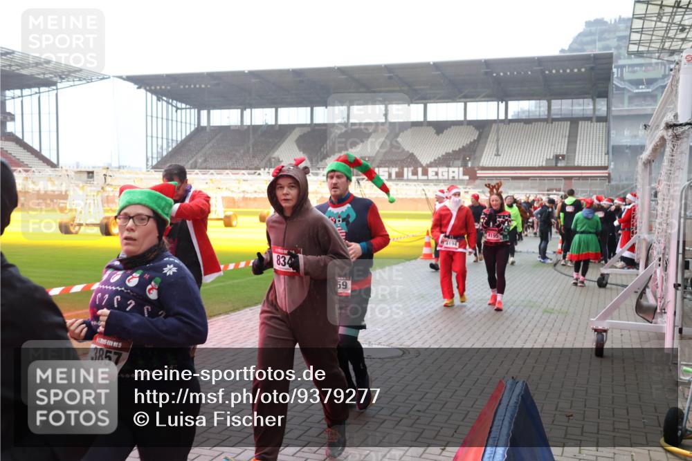 07.12.2025 - St. Pauli X-Mass-Run No. 15 Luisa Fischer http://msf.ph/oto/9379277 07.12.2025 10:06:29 Ziel 891, 5, 3857, 834, 59, 4194, 4195, 2, 3, 54, 123, 127, 148, 180, 187, 363, 385, 424, 468, 512, 676, 805, 834, 893, 945, 967, 969, 1119, 1215, 1222, 1788, 1789, 1791, 1832, 1937, 2756, 2757, 2894, 2968, 3093, 3172, 3196, 3231, 3812, 3814, 3857, 3859, 3877, 4194, 4195, 4235, 4236, 4237, 4246, 4251, 4552, 4555, 4559, 4560, 4657, 4665, 4670, 4672, 4676, 4677, 4736, 4739 meine-sportfotos.de