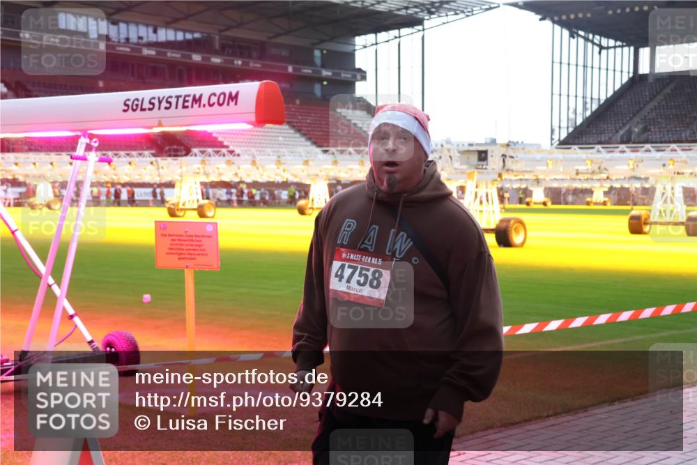 07.12.2025 - St. Pauli X-Mass-Run No. 15 Luisa Fischer http://msf.ph/oto/9379284 07.12.2025 10:33:11 Ziel 15, 4758, 456, 651, 2486, 4758 meine-sportfotos.de