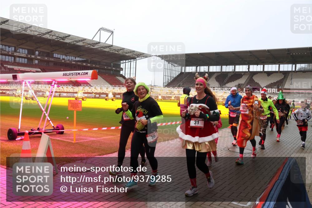 07.12.2025 - St. Pauli X-Mass-Run No. 15 Luisa Fischer http://msf.ph/oto/9379285 07.12.2025 11:11:11 Ziel 165, 30, 31, 1064, 1626, 29, 30, 31, 42, 48, 49, 53, 122, 134, 660, 667, 669, 745, 980, 1064, 1066, 1298, 1299, 1380, 1398, 1400, 1402, 1584, 1626, 1692, 1694, 1697, 1739, 1740, 2371, 2616, 3124, 3136, 4574 meine-sportfotos.de
