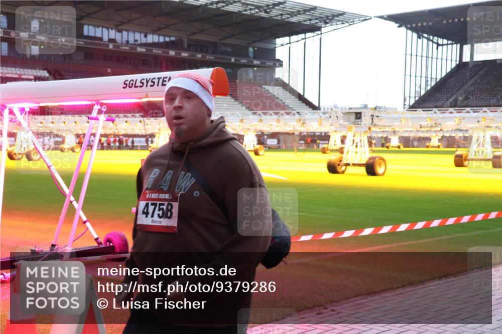 07.12.2025 - St. Pauli X-Mass-Run No. 15 Luisa Fischer http://msf.ph/oto/9379286 07.12.2025 10:33:11 Ziel 4758, 456, 651, 2486, 4758 meine-sportfotos.de