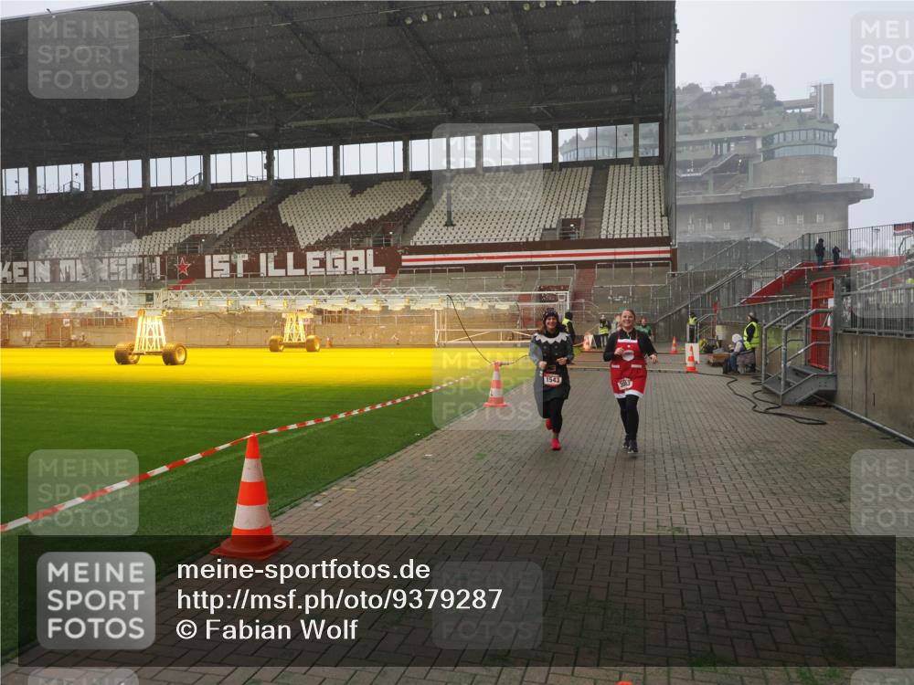 07.12.2025 - St. Pauli X-Mass-Run No. 15 Fabian Wolf http://msf.ph/oto/9379287 07.12.2025 10:07:33 Ziel 256, 265, 272, 517, 657, 685, 716, 767, 1187, 1234, 1447, 1449, 1543, 3003 meine-sportfotos.de