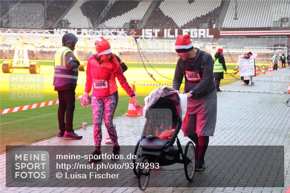 07.12.2025 - St. Pauli X-Mass-Run No. 15 Luisa Fischer http://msf.ph/oto/9379293 07.12.2025 10:33:13 Ziel 3808, 3806, 456, 651, 2486, 4758 meine-sportfotos.de