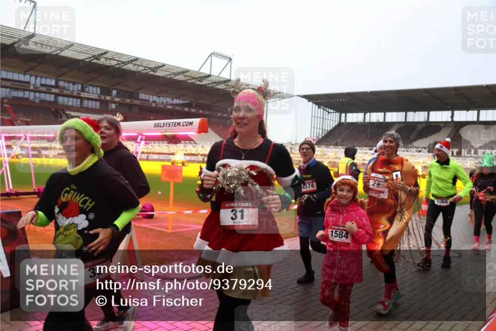 07.12.2025 - St. Pauli X-Mass-Run No. 15 Luisa Fischer http://msf.ph/oto/9379294 07.12.2025 11:11:12 Ziel 30, 15, 31, 4574, 1584, 1066, 29, 30, 31, 42, 48, 49, 53, 122, 134, 660, 667, 669, 745, 980, 1064, 1066, 1298, 1299, 1380, 1398, 1400, 1402, 1584, 1626, 1692, 1694, 1697, 1739, 1740, 2371, 2616, 3124, 3136, 4574 meine-sportfotos.de