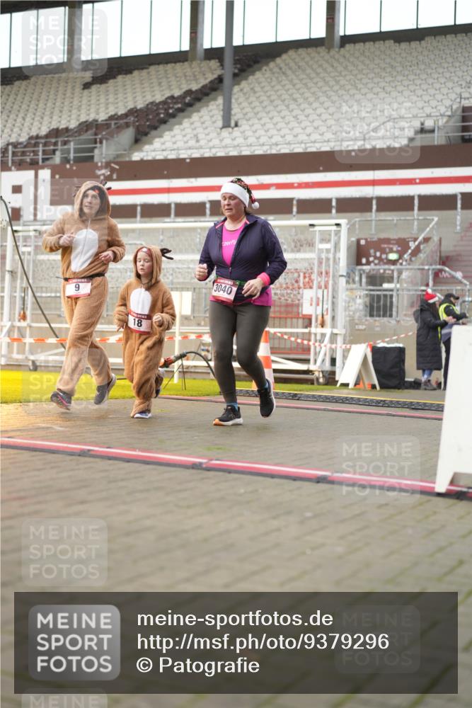 07.12.2025 - St. Pauli X-Mass-Run No. 15 Patografie http://msf.ph/oto/9379296 07.12.2025 10:12:39 Ziel 9, 18, 938, 2758, 2760, 2770, 3040, 3428, 3514, 3551, 3557, 3585, 3799, 3834, 3836 meine-sportfotos.de