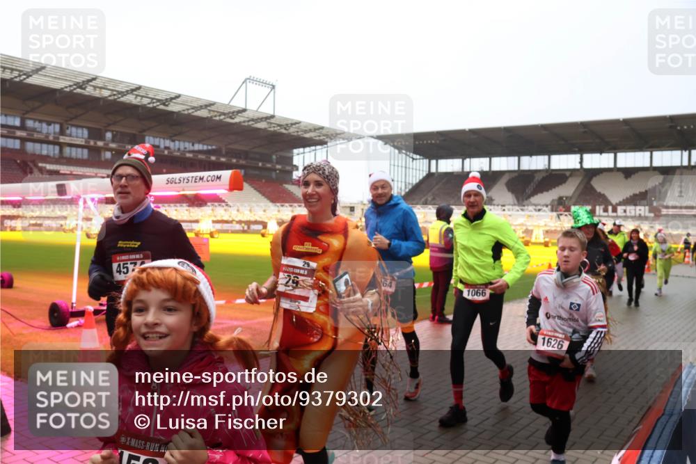 07.12.2025 - St. Pauli X-Mass-Run No. 15 Luisa Fischer http://msf.ph/oto/9379302 07.12.2025 11:11:13 Ziel 457, 29, 29, 64, 1066, 1626, 29, 30, 31, 42, 48, 49, 53, 122, 134, 660, 667, 669, 745, 980, 1064, 1066, 1298, 1380, 1398, 1400, 1402, 1518, 1584, 1626, 1692, 1694, 1697, 1739, 1740, 2371, 2616, 3124, 3136, 4574 meine-sportfotos.de