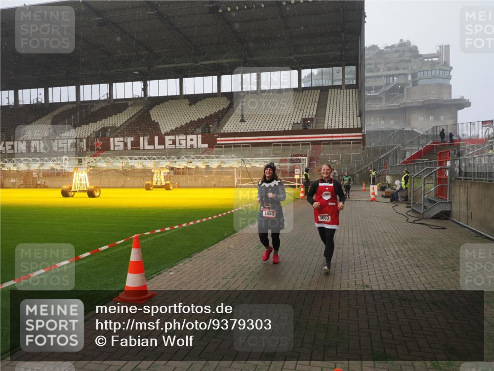 07.12.2025 - St. Pauli X-Mass-Run No. 15 Fabian Wolf http://msf.ph/oto/9379303 07.12.2025 10:07:34 Ziel 256, 265, 272, 517, 657, 685, 716, 767, 1187, 1234, 1447, 1449, 1543, 3003 meine-sportfotos.de