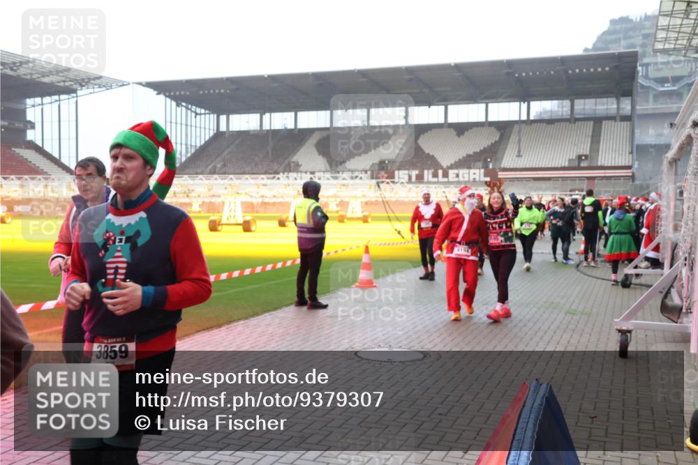 07.12.2025 - St. Pauli X-Mass-Run No. 15 Luisa Fischer http://msf.ph/oto/9379307 07.12.2025 10:06:30 Ziel 3859, 2, 3, 34, 54, 123, 127, 148, 180, 187, 363, 385, 424, 468, 512, 676, 805, 834, 893, 945, 967, 969, 1119, 1215, 1222, 1788, 1789, 1791, 1832, 1937, 1946, 2756, 2757, 2894, 2968, 3093, 3172, 3196, 3231, 3812, 3814, 3857, 3859, 3877, 4194, 4195, 4235, 4236, 4237, 4246, 4251, 4552, 4555, 4559, 4560, 4657, 4665, 4670, 4672, 4676, 4677, 4736, 4739 meine-sportfotos.de