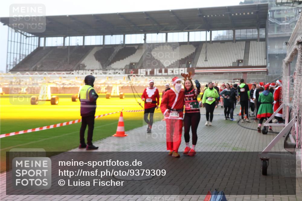 07.12.2025 - St. Pauli X-Mass-Run No. 15 Luisa Fischer http://msf.ph/oto/9379309 07.12.2025 10:06:30 Ziel 4194, 2, 3, 34, 54, 123, 127, 148, 180, 187, 363, 385, 424, 468, 512, 676, 805, 834, 893, 945, 967, 969, 1119, 1215, 1222, 1788, 1789, 1791, 1832, 1937, 1946, 2756, 2757, 2894, 2968, 3093, 3172, 3196, 3231, 3812, 3814, 3857, 3859, 3877, 4194, 4195, 4235, 4236, 4237, 4246, 4251, 4552, 4555, 4559, 4560, 4657, 4665, 4670, 4672, 4676, 4677, 4736, 4739 meine-sportfotos.de