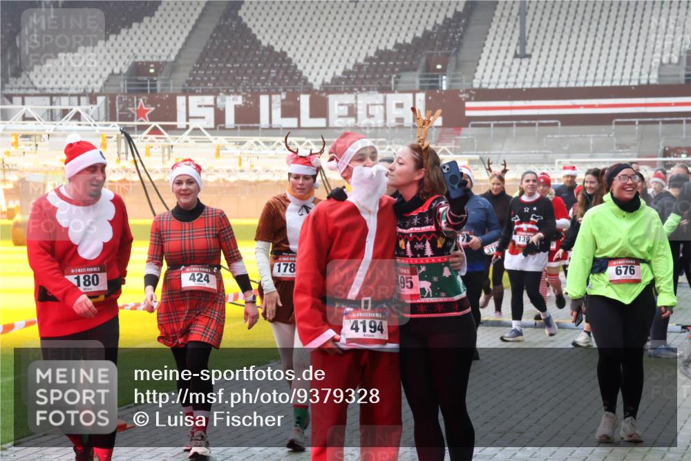 07.12.2025 - St. Pauli X-Mass-Run No. 15 Luisa Fischer http://msf.ph/oto/9379328 07.12.2025 10:06:33 Ziel 5, 180, 424, 178, 5, 4194, 195, 319, 139, 676, 2, 3, 34, 54, 123, 127, 148, 180, 187, 363, 424, 468, 512, 676, 805, 834, 893, 945, 967, 969, 1119, 1222, 1369, 1479, 1480, 1788, 1789, 1791, 1832, 1937, 1946, 2756, 2757, 2894, 2968, 3093, 3172, 3196, 3534, 3536, 3537, 3812, 3814, 3857, 3859, 3877, 4194, 4195, 4235, 4236, 4237, 4246, 4251, 4657, 4665, 4670, 4672, 4676, 4677, 4736, 4739 meine-sportfotos.de