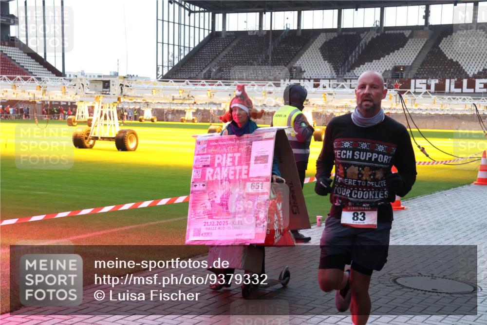07.12.2025 - St. Pauli X-Mass-Run No. 15 Luisa Fischer http://msf.ph/oto/9379332 07.12.2025 10:33:30 Ziel 21, 12, 2025, 400, 15, 83, 83, 498, 1268, 1329, 2054, 2486, 3543, 3548, 3791, 3901, 3902, 4758 meine-sportfotos.de