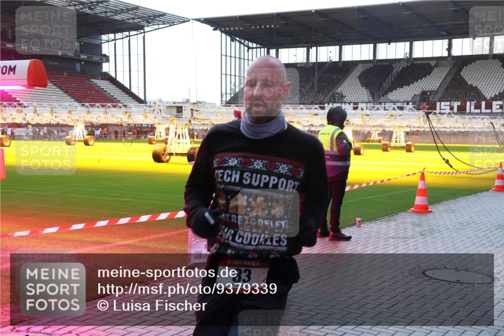07.12.2025 - St. Pauli X-Mass-Run No. 15 Luisa Fischer http://msf.ph/oto/9379339 07.12.2025 10:33:30 Ziel 15, 83, 83, 498, 1268, 1329, 2054, 2486, 3543, 3548, 3791, 3901, 3902, 4758 meine-sportfotos.de