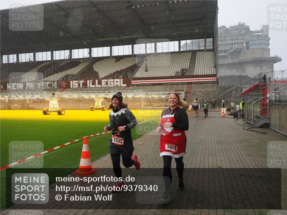 07.12.2025 - St. Pauli X-Mass-Run No. 15 Fabian Wolf http://msf.ph/oto/9379340 07.12.2025 10:07:35 Ziel 256, 265, 272, 517, 657, 685, 716, 767, 1187, 1234, 1447, 1449, 1543, 3003 meine-sportfotos.de