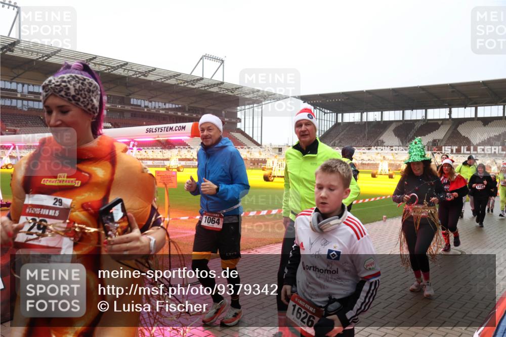 07.12.2025 - St. Pauli X-Mass-Run No. 15 Luisa Fischer http://msf.ph/oto/9379342 07.12.2025 11:11:14 Ziel 29, 15, 79, 1064, 5, 1626, 1497, 29, 30, 31, 42, 48, 49, 53, 122, 134, 660, 667, 669, 697, 698, 745, 980, 1064, 1066, 1298, 1380, 1398, 1400, 1402, 1518, 1519, 1584, 1626, 1692, 1694, 1697, 1739, 1740, 2616, 3124, 3136, 4574 meine-sportfotos.de