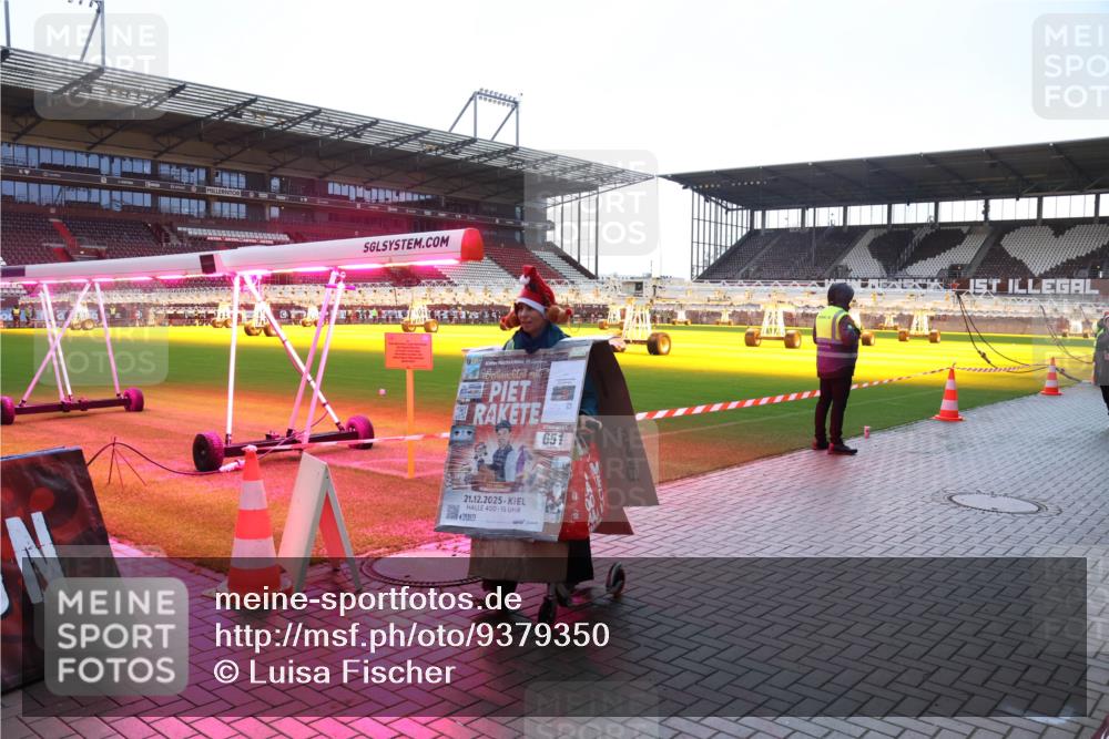 07.12.2025 - St. Pauli X-Mass-Run No. 15 Luisa Fischer http://msf.ph/oto/9379350 07.12.2025 10:33:32 Ziel 651, 21, 12, 2025, 400, 15, 83, 498, 1268, 1329, 2054, 2486, 3543, 3548, 3791, 3901, 3902, 4758 meine-sportfotos.de