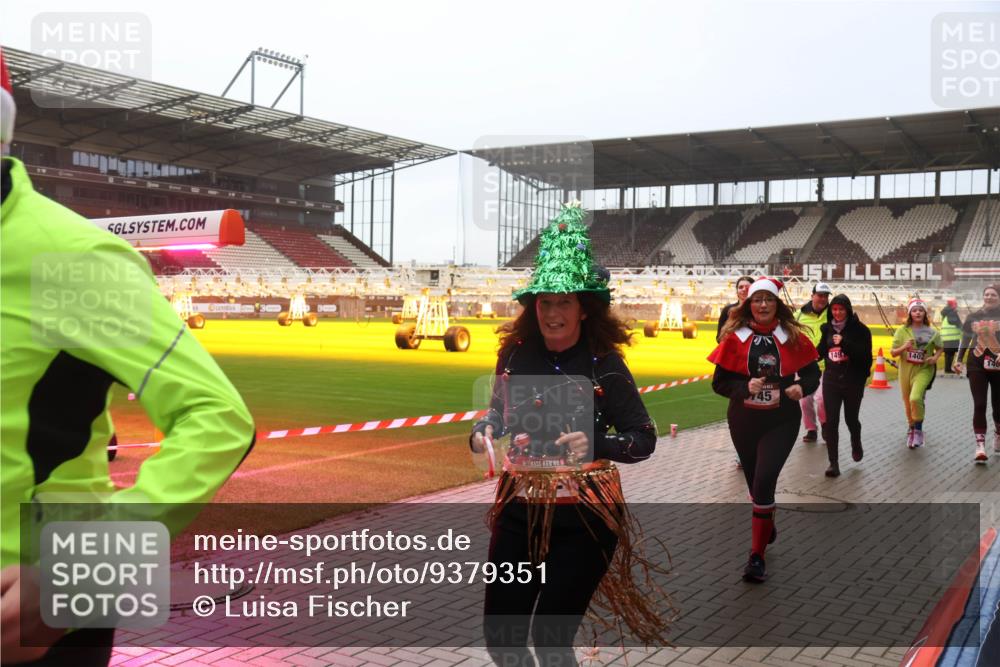 07.12.2025 - St. Pauli X-Mass-Run No. 15 Luisa Fischer http://msf.ph/oto/9379351 07.12.2025 11:11:15 Ziel 3, 31, 745, 1, 149, 1402, 29, 30, 31, 42, 48, 49, 53, 122, 134, 660, 667, 669, 697, 698, 745, 980, 1064, 1066, 1298, 1380, 1398, 1400, 1402, 1518, 1519, 1584, 1626, 1692, 1694, 1697, 1739, 1740, 2258, 2616, 3124, 3136, 4574 meine-sportfotos.de
