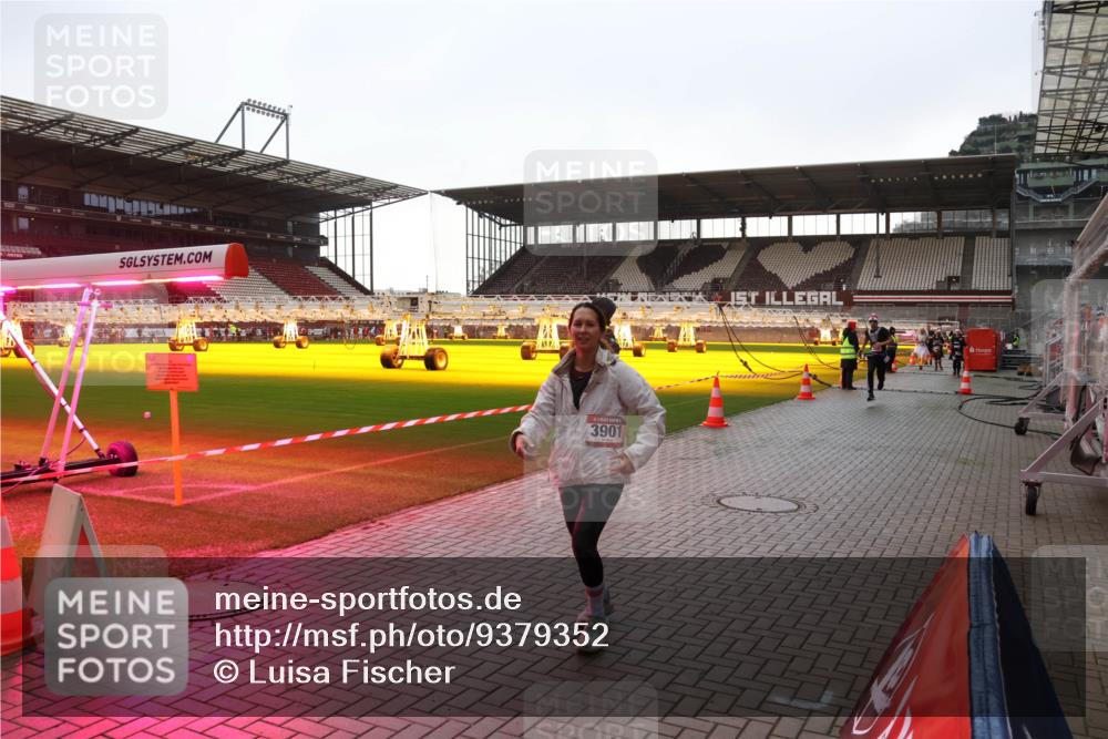 07.12.2025 - St. Pauli X-Mass-Run No. 15 Luisa Fischer http://msf.ph/oto/9379352 07.12.2025 10:33:37 Ziel 3901, 83, 498, 828, 1268, 1329, 2054, 2486, 3543, 3548, 3791, 3901, 3902 meine-sportfotos.de