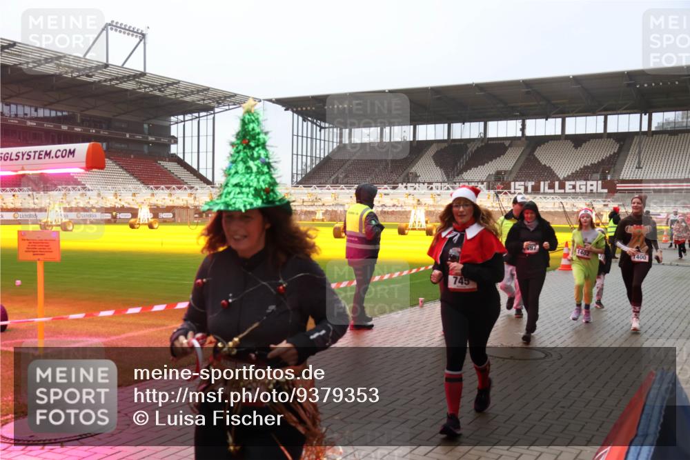 07.12.2025 - St. Pauli X-Mass-Run No. 15 Luisa Fischer http://msf.ph/oto/9379353 07.12.2025 11:11:15 Ziel 745, 97, 1402, 21, 1400, 29, 30, 31, 42, 48, 49, 53, 122, 134, 660, 667, 669, 697, 698, 745, 980, 1064, 1066, 1298, 1380, 1398, 1400, 1402, 1518, 1519, 1584, 1626, 1692, 1694, 1697, 1739, 1740, 2258, 2616, 3124, 3136, 4574 meine-sportfotos.de