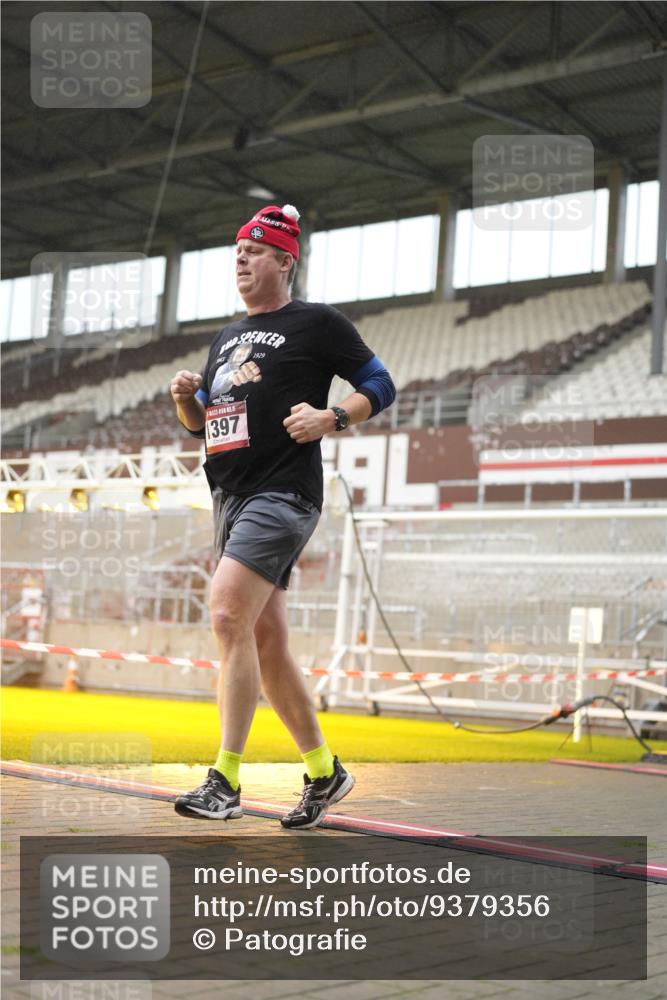 07.12.2025 - St. Pauli X-Mass-Run No. 15 Patografie http://msf.ph/oto/9379356 07.12.2025 10:12:55 Ziel 9, 18, 80, 938, 1397, 2687, 2711, 2712, 4487 meine-sportfotos.de