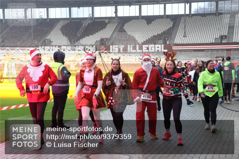 07.12.2025 - St. Pauli X-Mass-Run No. 15 Luisa Fischer http://msf.ph/oto/9379359 07.12.2025 10:06:35 Ziel 00, 180, 4194, 1788, 195, 676, 4553, 2, 3, 34, 54, 127, 148, 180, 187, 363, 424, 468, 512, 676, 805, 834, 893, 967, 969, 1119, 1369, 1479, 1480, 1788, 1789, 1791, 1832, 1937, 1946, 2756, 2757, 2894, 2968, 3093, 3172, 3196, 3213, 3232, 3534, 3535, 3536, 3537, 3812, 3814, 3857, 3859, 3877, 4194, 4195, 4235, 4236, 4237, 4246, 4251, 4657, 4665, 4670, 4672, 4676, 4677, 4736, 4739 meine-sportfotos.de