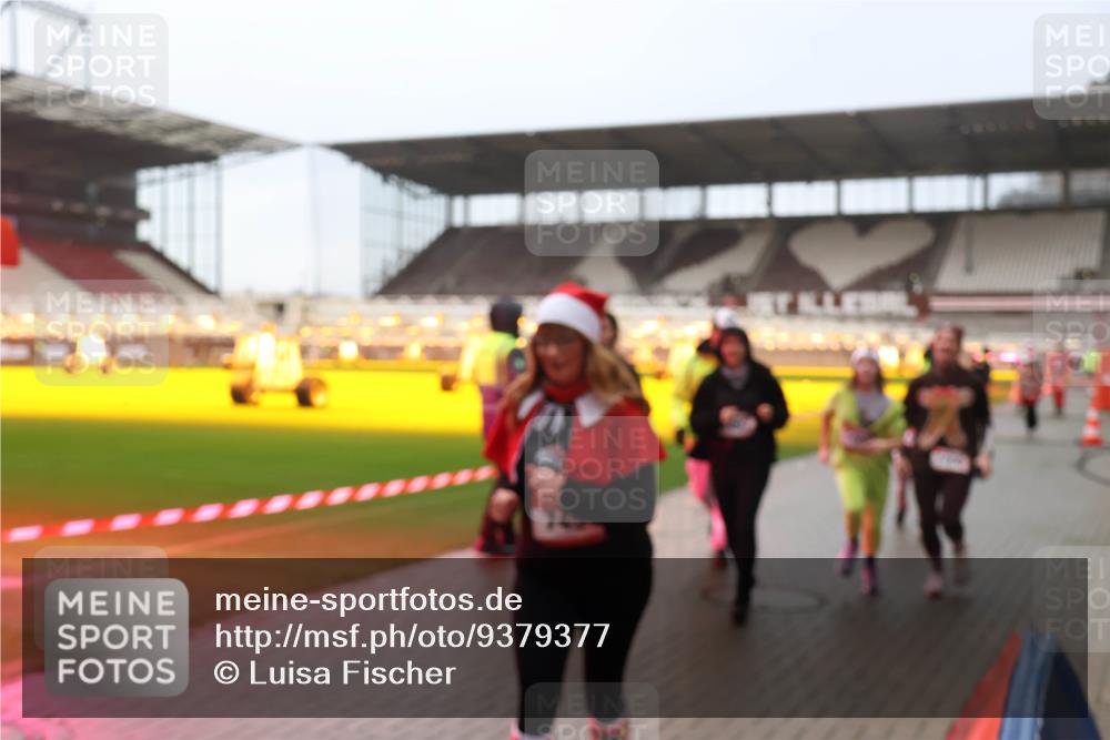 07.12.2025 - St. Pauli X-Mass-Run No. 15 Luisa Fischer http://msf.ph/oto/9379377 07.12.2025 11:11:16 Ziel 29, 30, 31, 48, 49, 53, 122, 134, 660, 667, 669, 697, 698, 745, 1064, 1066, 1298, 1380, 1398, 1400, 1402, 1518, 1519, 1584, 1626, 1692, 1694, 1697, 1739, 1740, 2258, 2616, 3124, 3136, 4574 meine-sportfotos.de
