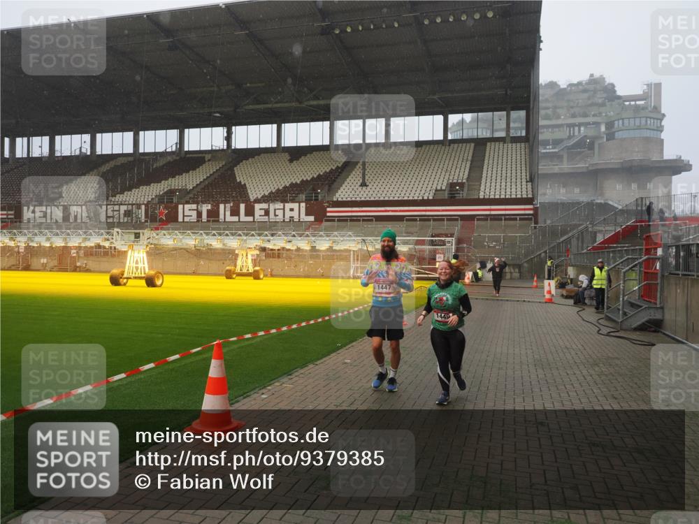 07.12.2025 - St. Pauli X-Mass-Run No. 15 Fabian Wolf http://msf.ph/oto/9379385 07.12.2025 10:07:41 Ziel 1447, 1449, 1543, 1905, 3003 meine-sportfotos.de