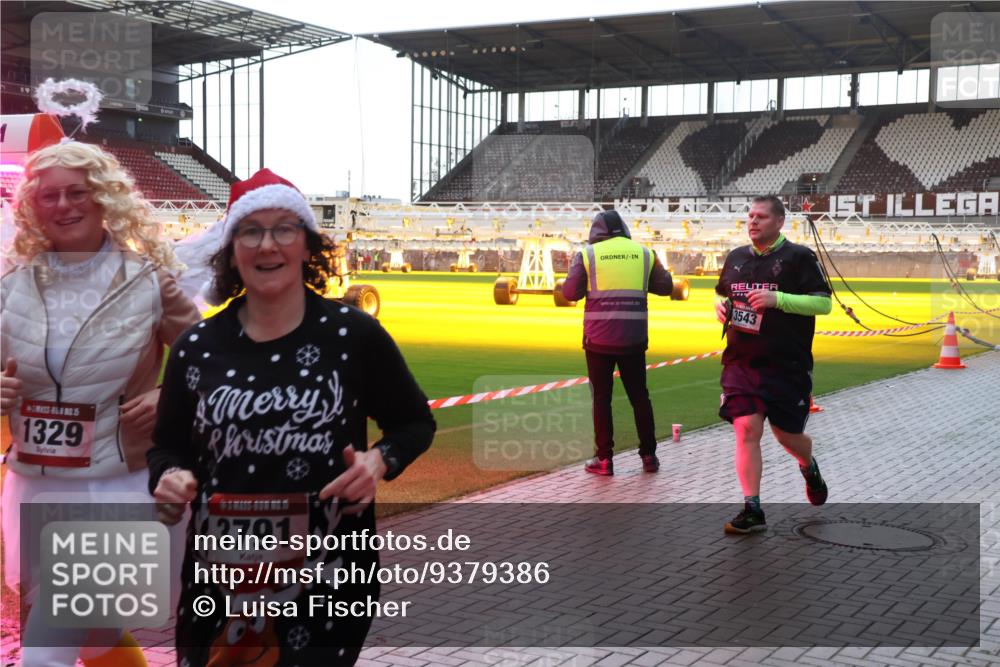 07.12.2025 - St. Pauli X-Mass-Run No. 15 Luisa Fischer http://msf.ph/oto/9379386 07.12.2025 10:33:53 Ziel 1, 15, 1329, 5, 3791, 3543, 83, 498, 828, 1268, 1329, 2054, 2065, 2558, 3543, 3548, 3791, 3901, 3902 meine-sportfotos.de