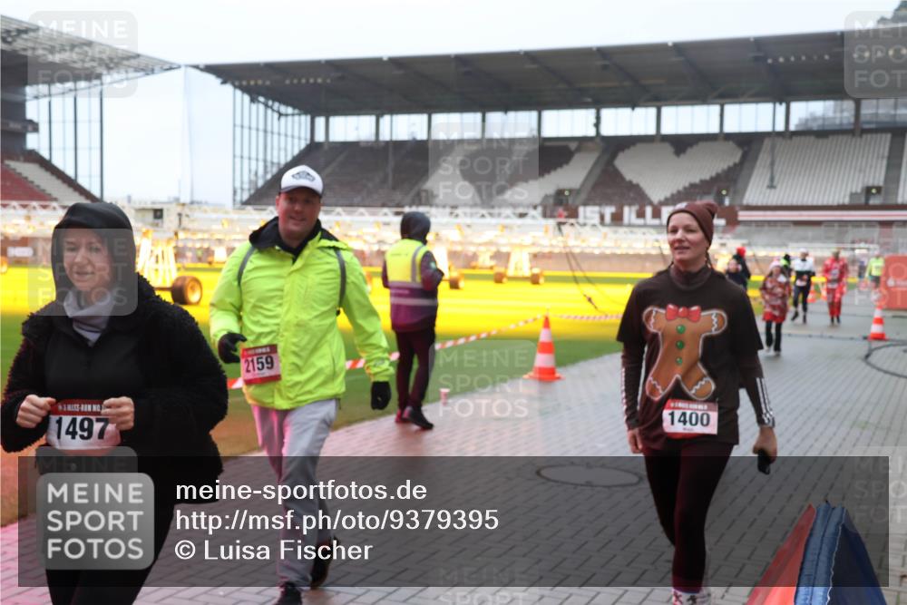 07.12.2025 - St. Pauli X-Mass-Run No. 15 Luisa Fischer http://msf.ph/oto/9379395 07.12.2025 11:11:18 Ziel 1497, 2159, 1400, 29, 30, 31, 48, 49, 122, 134, 660, 667, 669, 697, 698, 745, 1064, 1066, 1380, 1398, 1400, 1402, 1518, 1519, 1584, 1626, 1692, 1694, 1739, 1740, 2258, 2616, 2742, 3124, 3136, 4574 meine-sportfotos.de