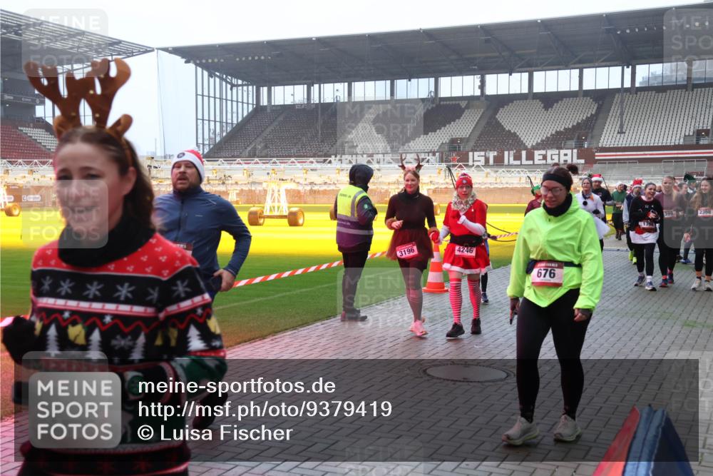 07.12.2025 - St. Pauli X-Mass-Run No. 15 Luisa Fischer http://msf.ph/oto/9379419 07.12.2025 10:06:39 Ziel 3196, 4246, 676, 399, 2366, 2, 3, 34, 54, 127, 148, 180, 187, 424, 468, 562, 676, 805, 834, 893, 967, 969, 1119, 1369, 1479, 1480, 1788, 1789, 1791, 1832, 1937, 1946, 2756, 2757, 2894, 2968, 3093, 3172, 3196, 3213, 3232, 3534, 3535, 3536, 3537, 3812, 3814, 3857, 3859, 3877, 4194, 4195, 4235, 4236, 4237, 4246, 4251, 4459, 4657, 4665, 4670, 4672, 4676, 4677, 4736, 4739 meine-sportfotos.de