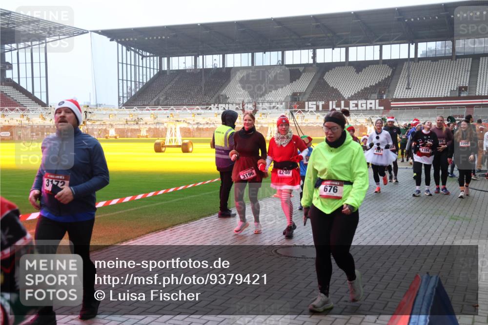 07.12.2025 - St. Pauli X-Mass-Run No. 15 Luisa Fischer http://msf.ph/oto/9379421 07.12.2025 10:06:40 Ziel 3172, 3196, 4246, 676, 1394, 99, 2366, 2, 3, 34, 127, 148, 180, 187, 424, 468, 562, 676, 805, 834, 893, 967, 969, 1119, 1369, 1479, 1480, 1788, 1789, 1791, 1832, 1937, 1946, 2756, 2757, 2894, 2968, 3093, 3172, 3196, 3213, 3232, 3534, 3535, 3536, 3537, 3812, 3814, 3857, 3859, 3877, 4194, 4195, 4235, 4236, 4237, 4246, 4251, 4459, 4657, 4665, 4670, 4672, 4676, 4677, 4736, 4739 meine-sportfotos.de