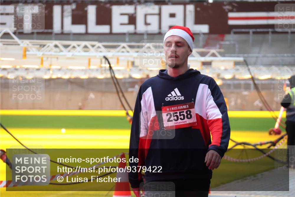 07.12.2025 - St. Pauli X-Mass-Run No. 15 Luisa Fischer http://msf.ph/oto/9379422 07.12.2025 10:34:27 Ziel 15, 2558, 2065, 2558 meine-sportfotos.de