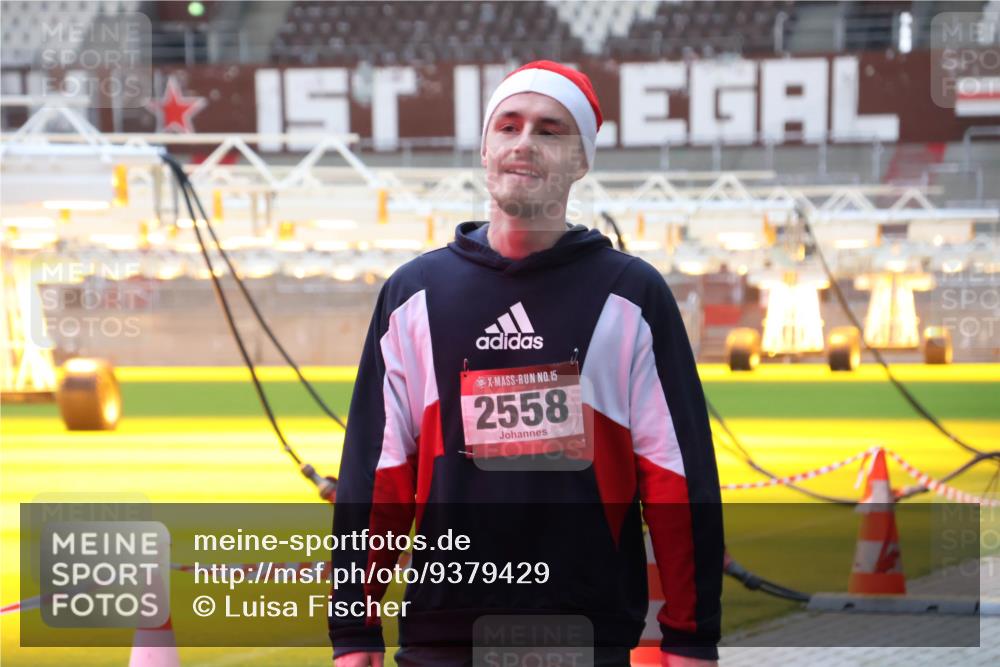 07.12.2025 - St. Pauli X-Mass-Run No. 15 Luisa Fischer http://msf.ph/oto/9379429 07.12.2025 10:34:29 Ziel 15, 2558, 2558 meine-sportfotos.de