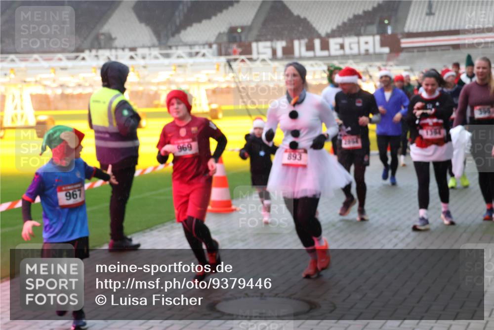 07.12.2025 - St. Pauli X-Mass-Run No. 15 Luisa Fischer http://msf.ph/oto/9379446 07.12.2025 10:06:42 Ziel 967, 969, 893, 355, 34, 127, 148, 180, 187, 424, 468, 562, 676, 805, 834, 893, 967, 969, 1119, 1369, 1479, 1480, 1788, 1791, 1832, 1937, 1946, 2756, 2757, 2894, 2968, 3093, 3172, 3196, 3213, 3232, 3534, 3535, 3536, 3537, 3812, 3814, 3857, 3859, 3877, 4194, 4235, 4236, 4237, 4246, 4251, 4459, 4657, 4665, 4670, 4672, 4676, 4677, 4736, 4739 meine-sportfotos.de