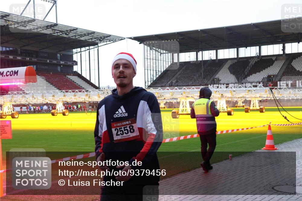 07.12.2025 - St. Pauli X-Mass-Run No. 15 Luisa Fischer http://msf.ph/oto/9379456 07.12.2025 10:34:32 Ziel 15, 2558, 2212, 2558 meine-sportfotos.de